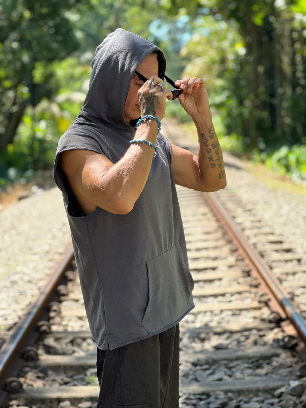 𝐒𝐎𝐔𝐋𝐎ᛉ𝐄 Free Spirit Sleeveless Hoodie – Charcoal & White